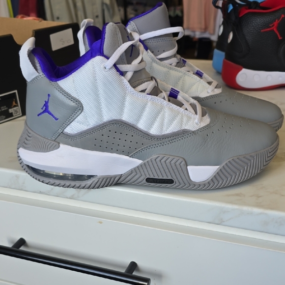 Jordan Athletic Shoes White Gray Purple - Picture 3 of 10